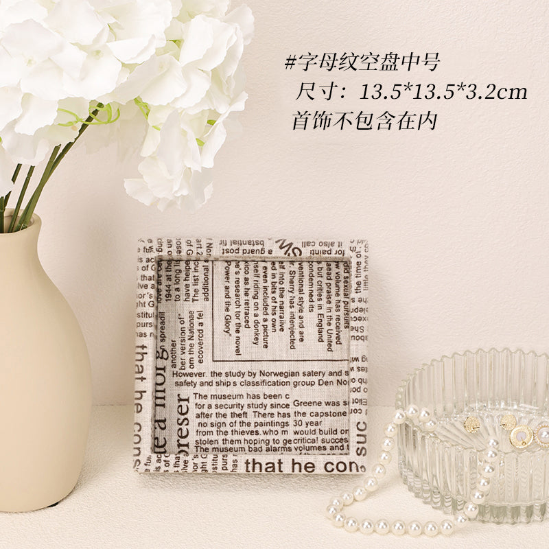 Ins Style English Newspaper Plaid Cotton And Linen Storage Jewelry Display Tray 17.1